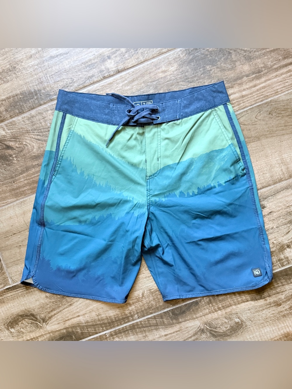 Tentree Men's Mountain-Print 8” Recycled Swim Board Shorts, Blue and‎ Green, 33